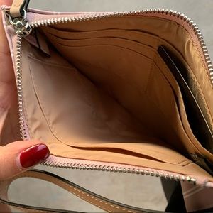 Guess Bags - Beautiful large guess clutch💖 Guess Bags - Beautiful large guess clutch💖